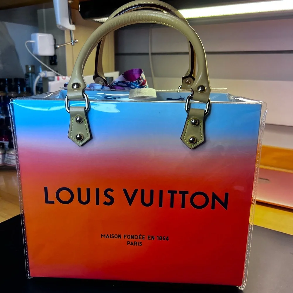 Louis Vuitton tote shopping bag with pvc protection. - Picture 3 of 9
